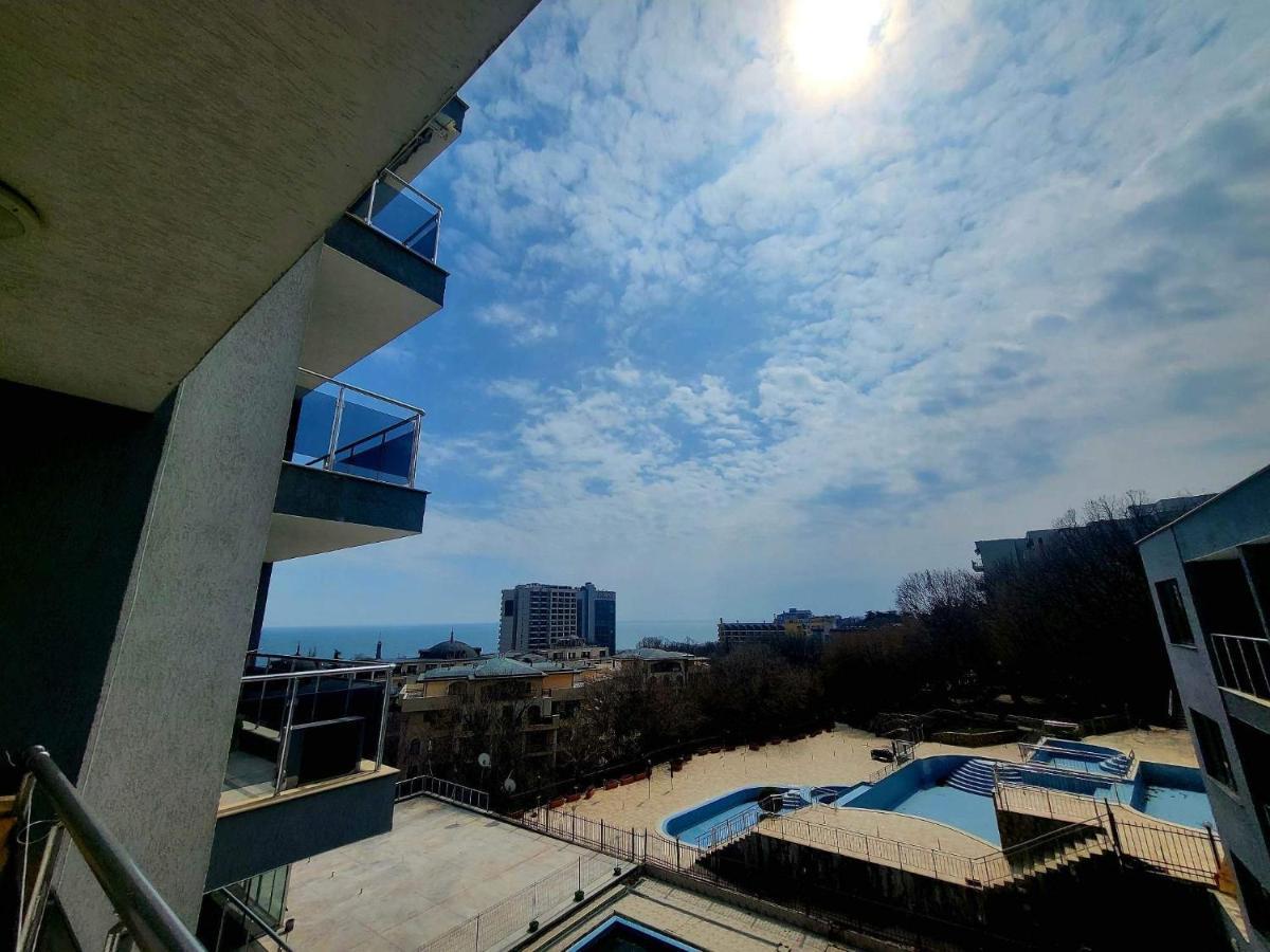 Dilov Apartments In Yalta โกลเดน แซนส์ ภายนอก รูปภาพ