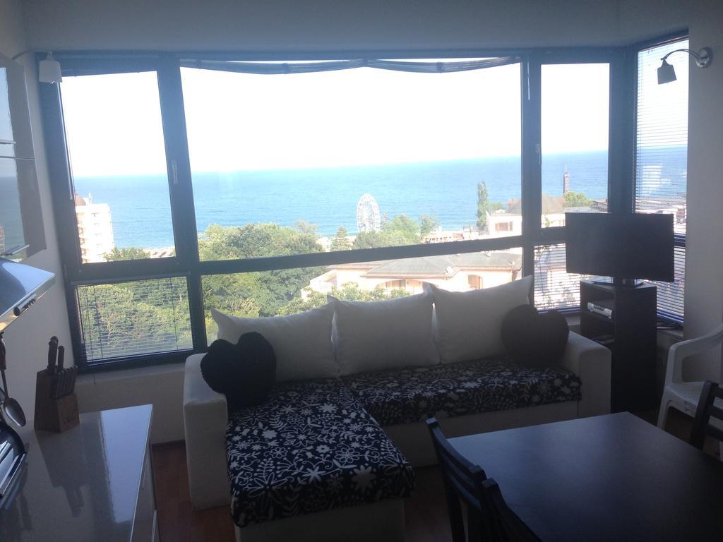 Dilov Apartments In Yalta โกลเดน แซนส์ ภายนอก รูปภาพ