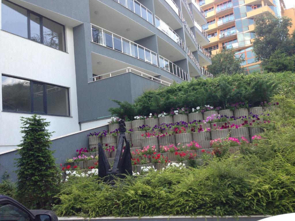 Dilov Apartments In Yalta โกลเดน แซนส์ ภายนอก รูปภาพ